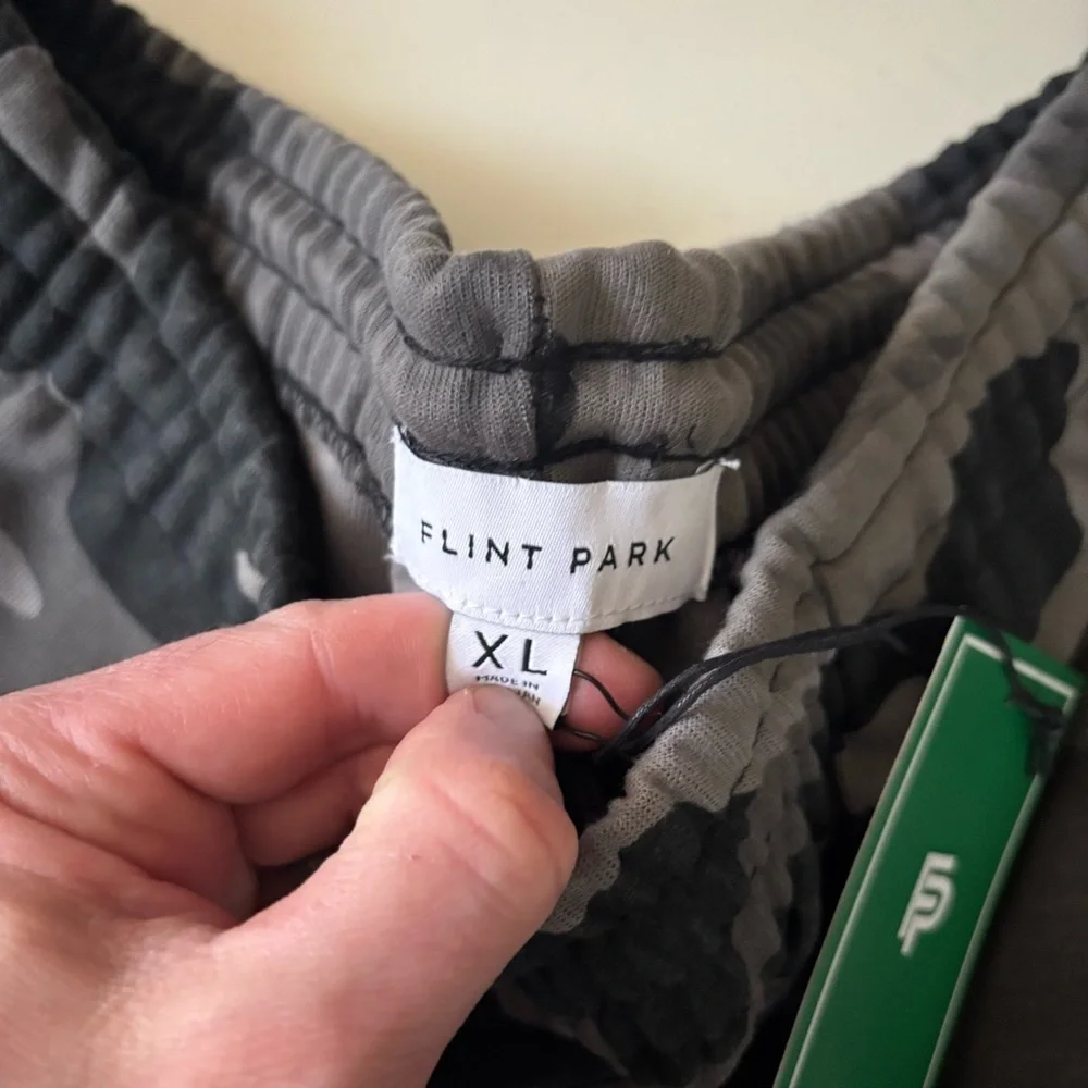 Flint Park Men’s 7” Camo Court Short Size XL Black Gray New